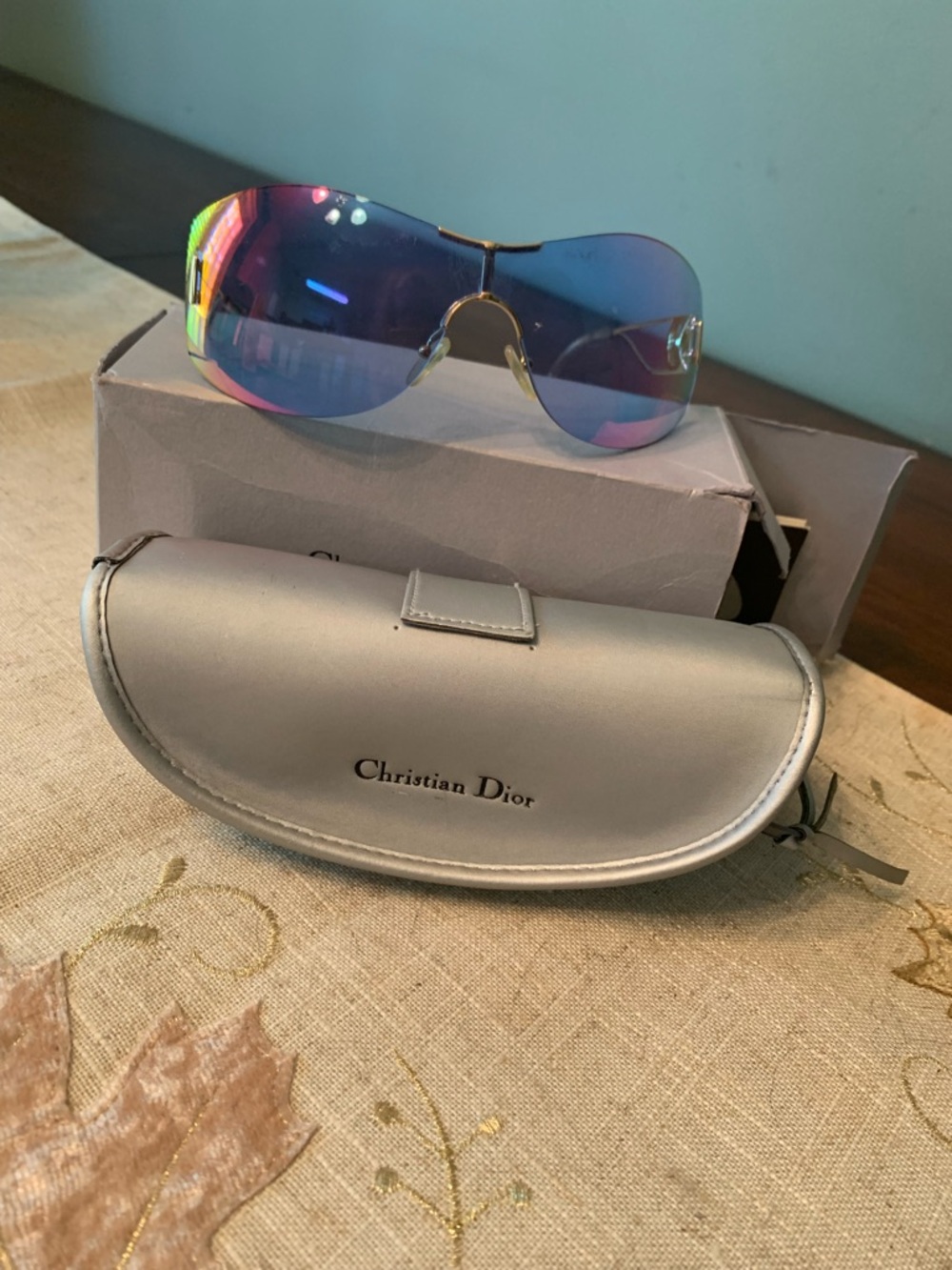 Dior Iridescent Rainbow Shield Sunglasses
All Offers Considered😃 - Picture 4 of 6